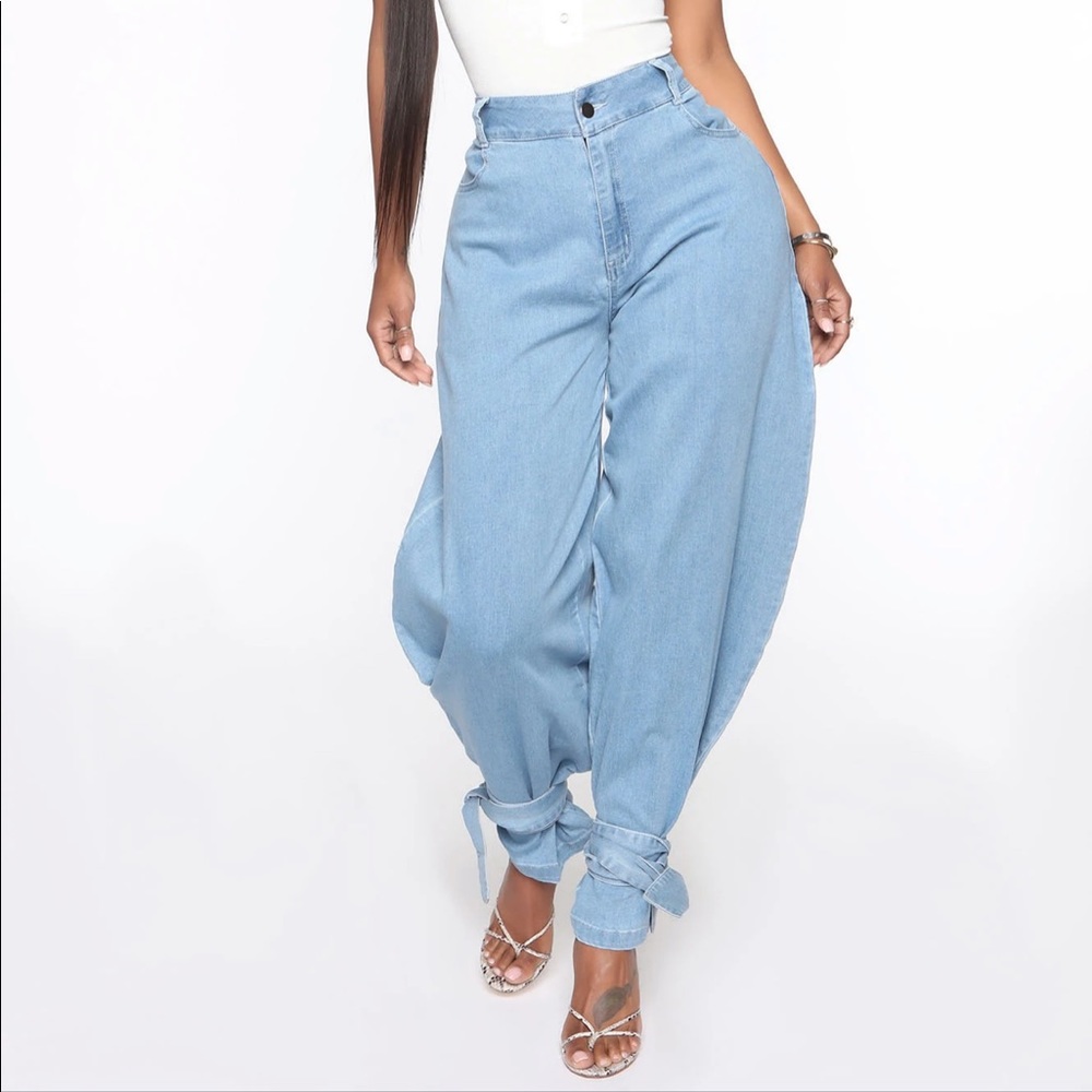 Light wash High waisted wide leg jeans